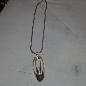 Gold to e necklace